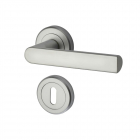 Maner usa de interior pe rozeta rotunda Osprey Yale, zinc, crom satinat, 40 mm