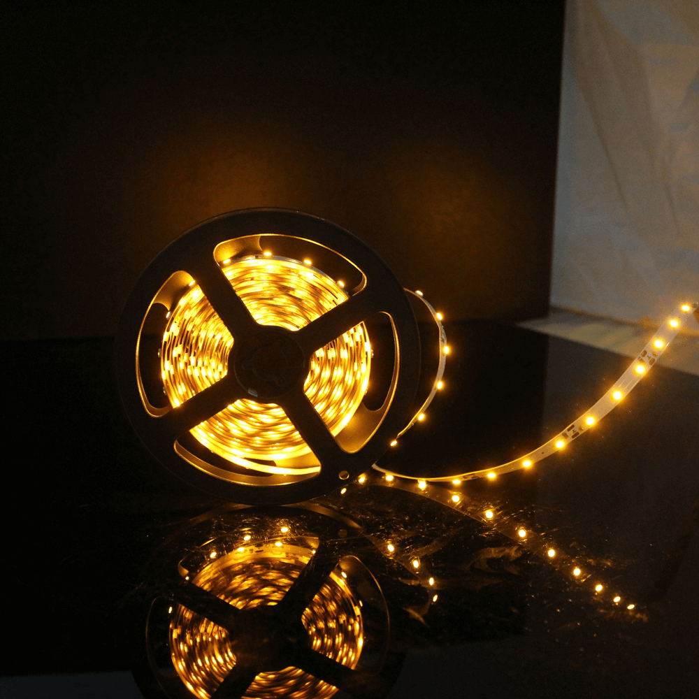 Oferte la Banda LED Flink LC, flexibila, 60 leduri/m, lumina calda, rola 5 m