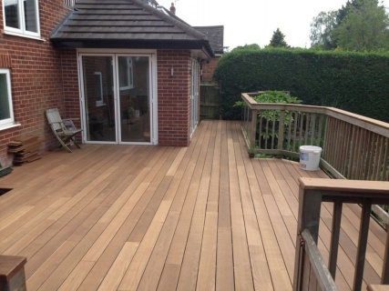 Oferte la Podele terasa (decking)  frasin thermo  neted  3000-3700x100x21mm