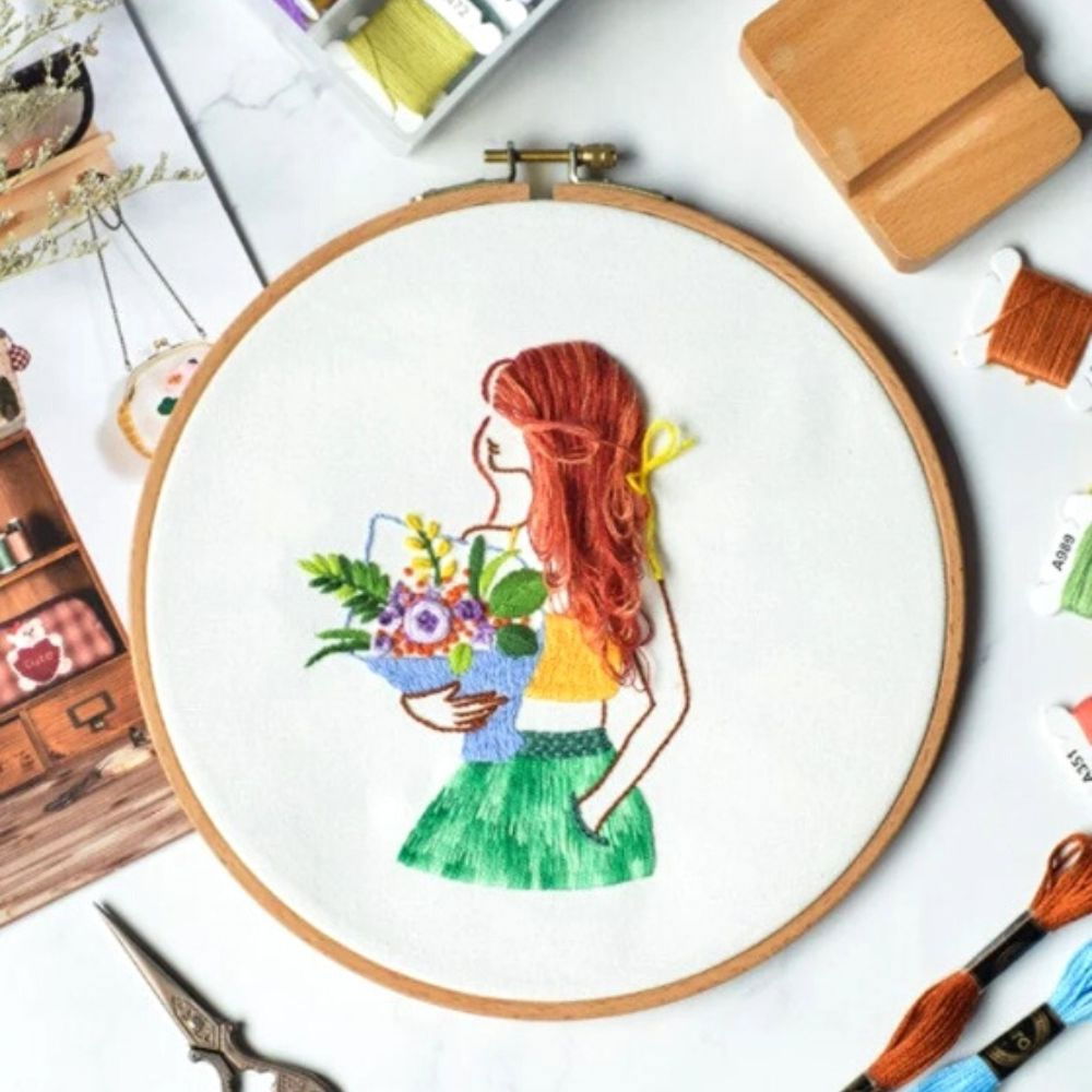 Oferte la Kit Broderie DIY, Silhouette, Fata cu buchet de flori