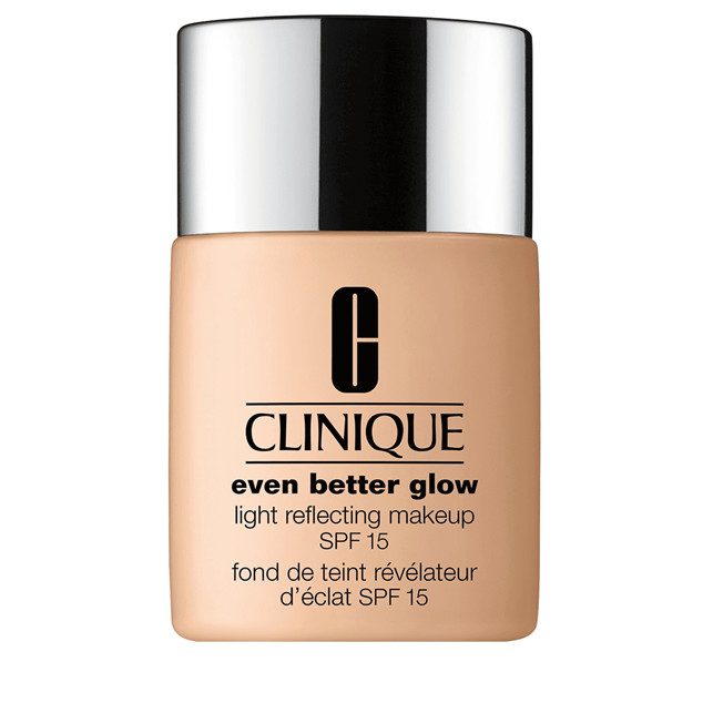 Oferte la Fond de ten Clinique Even Better Glow SPF 15 (Gramaj: 30 ml, Nuanta fond de ten: Wn98 Cream Caramel )
