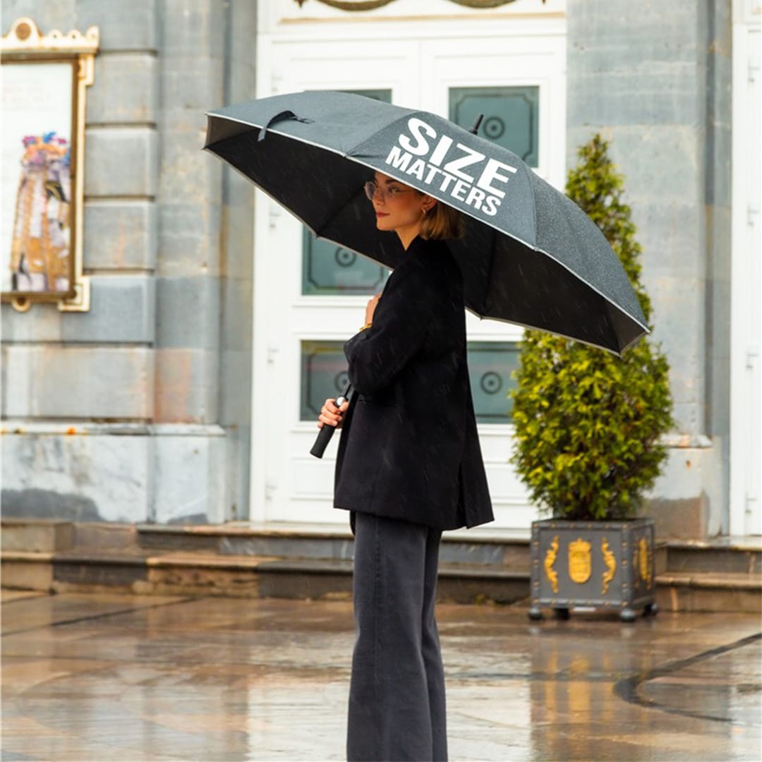 Umbrelă Mare de Ploaie Size Matters