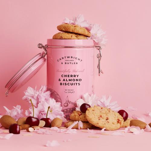 Oferte la Biscuiti cu Cirese si Migdale in cutie metalica 200g Cartwright & Butler