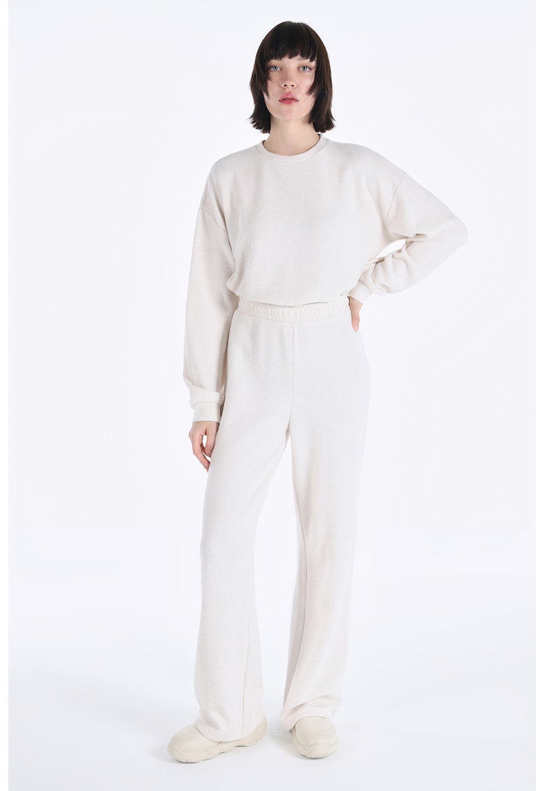 Oferte la Pantaloni cu croiala ampla si talie inalta - Crem
