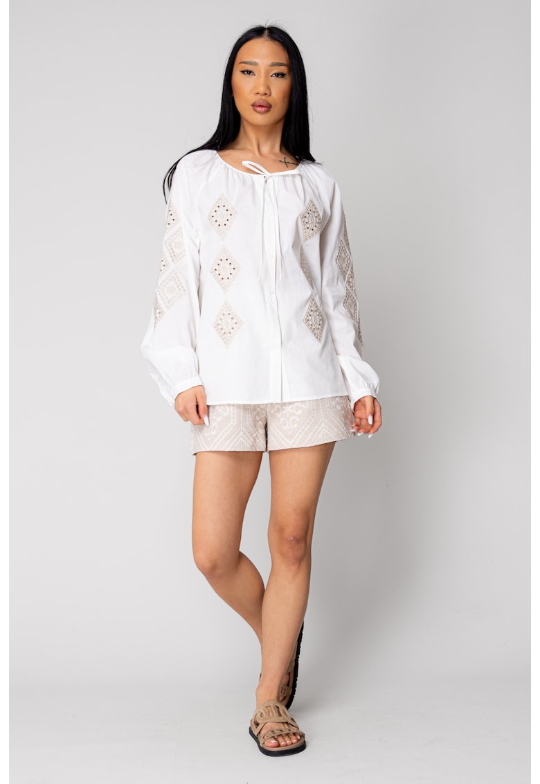 Oferte la Pantaloni scurti cu detalii brodate - Alb/Bej