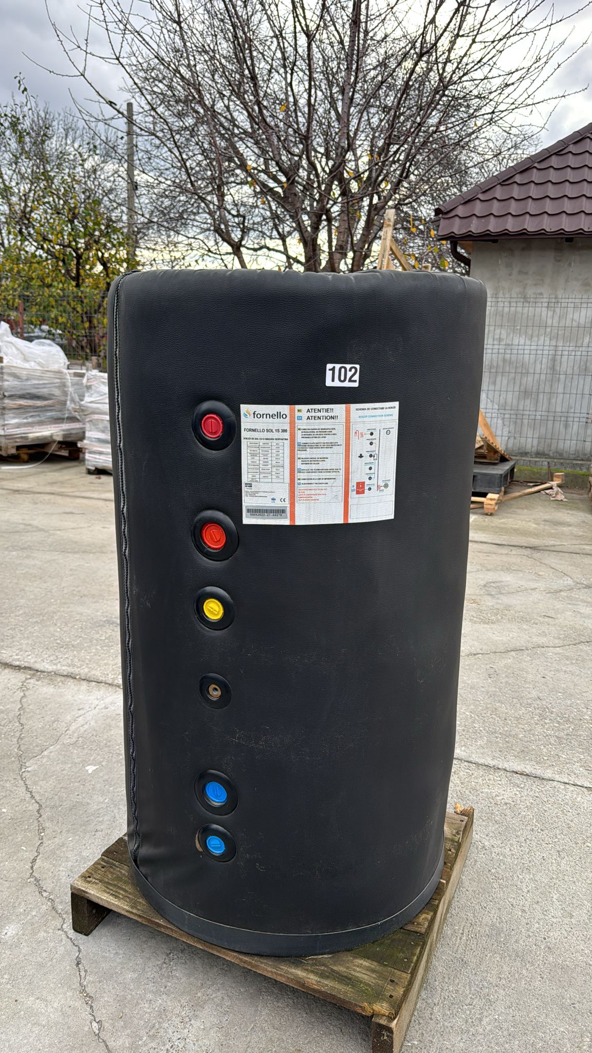 PRODUS RESIGILAT FARA CAPAC SUPERIOR CU DEFECTE ESTETICE DAR IN PERFECTA STARE DE FUNCTIONARE !!! Boiler cu o serpentina FORNELLO SOL 300 LT 1S pentru centrala termica si solar montaj pe sol izolatie termica manta de protectie flansa de vizitar