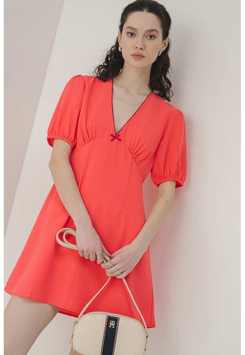 Oferte la Rochie cu decolteu in V si maneci scurte