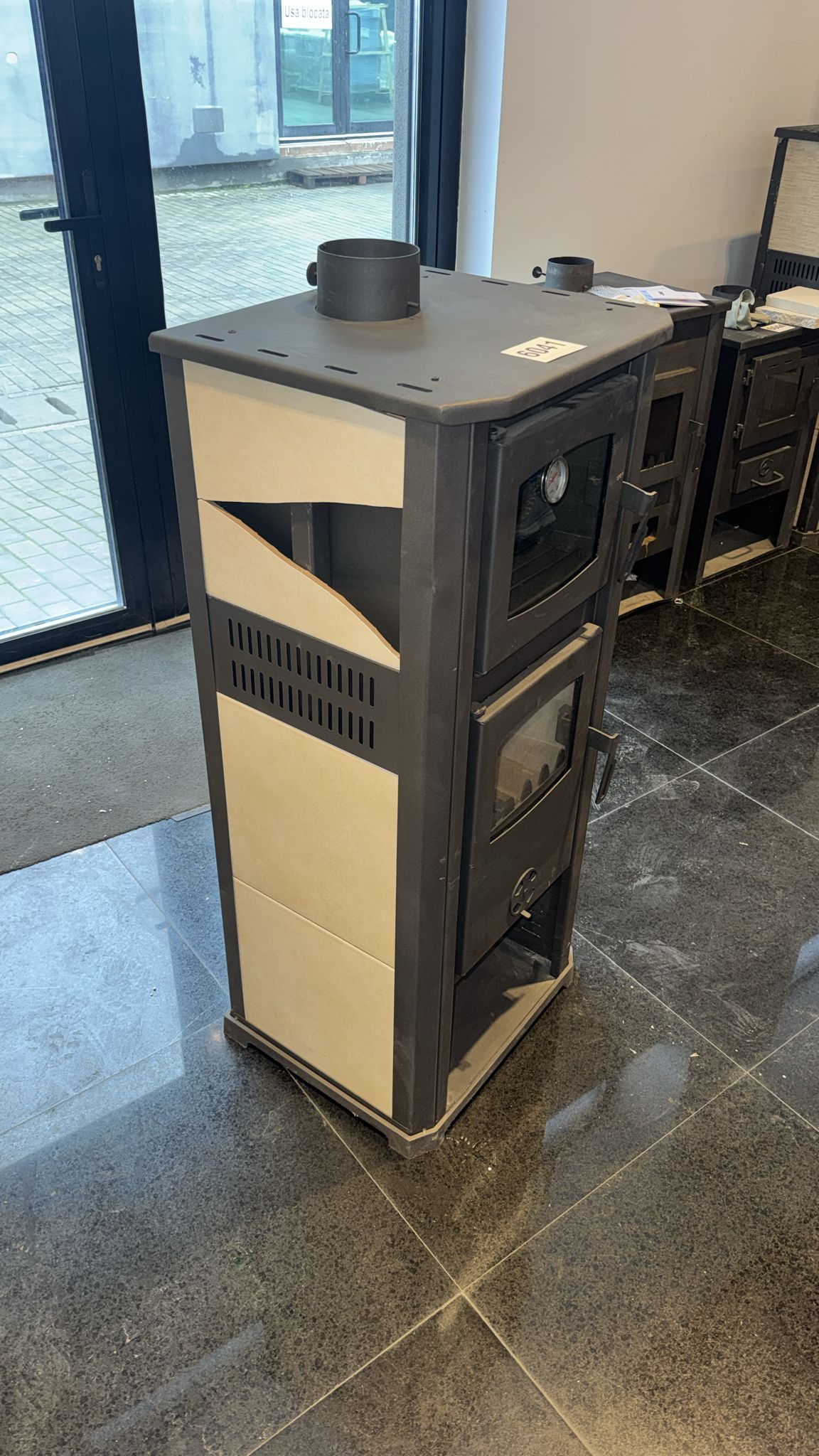 PRODUS NOU RESIGILAT USOR LOVIT DAR IN PERFECTA STARE DE FUNCTIONARE cod 6041 !!! Semineu (Soba) pe lemne Fornello Roma S 11-13 kW 490x460x1160 mm prevazut cu plita si cuptor pentru gatit camera de ardere samotata usa cu geam din sticla termore