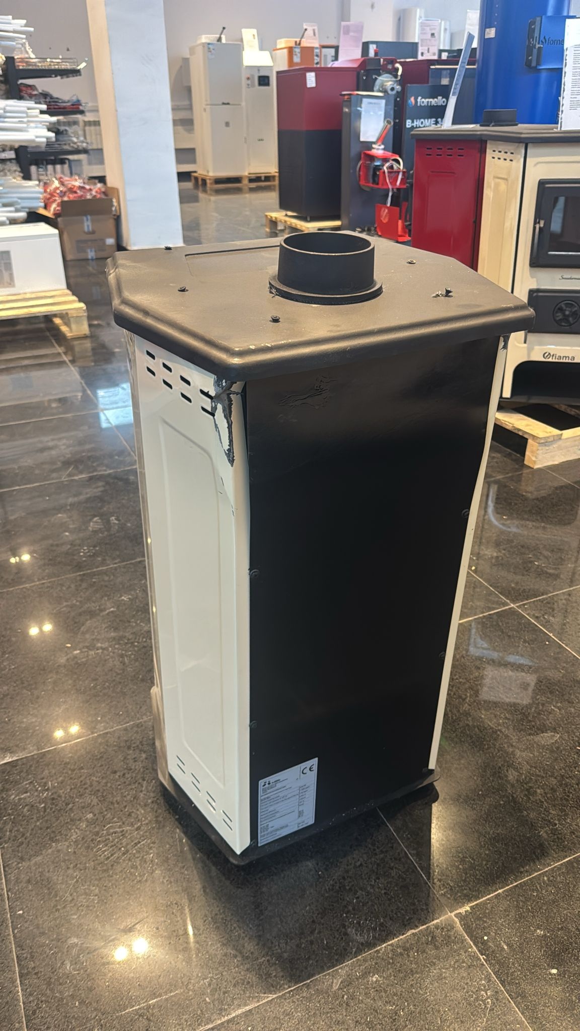 Oferte la PRODUS NOU RESIGILAT USOR LOVIT DAR IN PERFECTA STARE DE FUNCTIONARE cod 6002 !!! Semineu cu plita din fonta Fiama SD HIT pe lemnebrichete si carbune putere 6 kW culoare crem