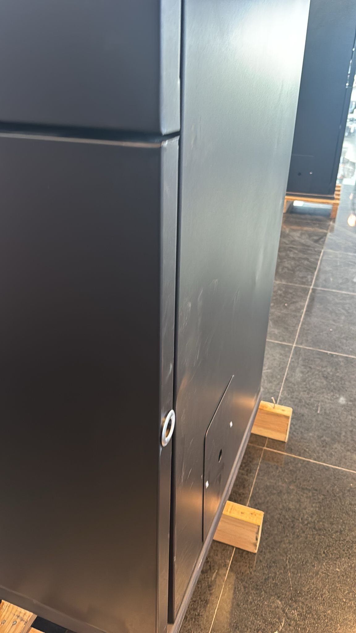 PRODUS RESIGILAT NOU CU MICI LOVITURI IN PERFECTA STARE DE FUNCTIONARE 6026 !!! Centrala pe peleti Fornello Pellet King 25 KW echipata cu: pompa de circulatie vas de expansiune supapa de siguranta automatizare telecomanda rezervor pentru pele