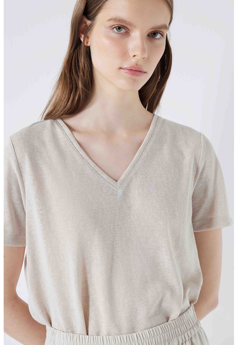 Oferte la Tricou cu model uni si decolteu in V - Maro nisip