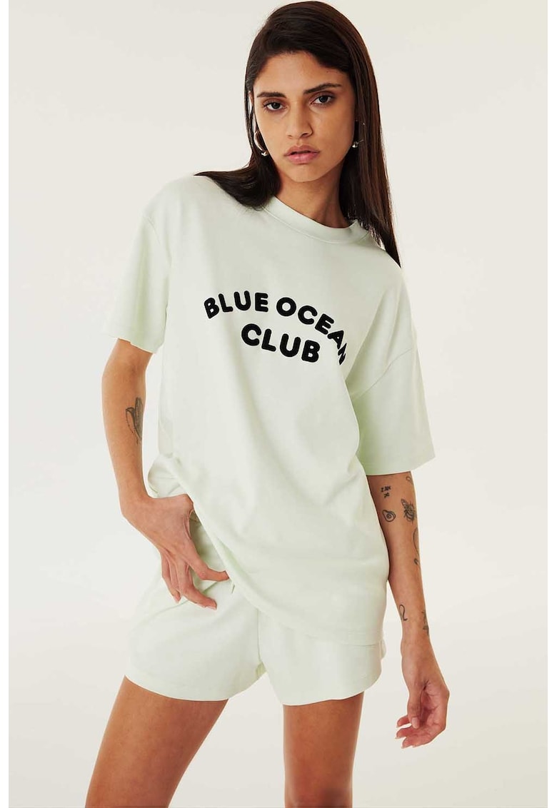 Oferte la Tricou cu decolteu la baza gatului si imprimeu text - Negru/Verde pal