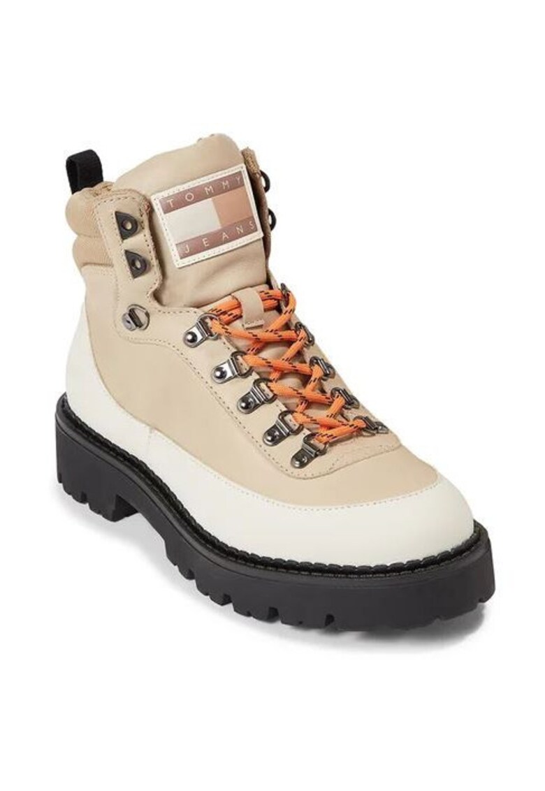 Ghete cu logo si sireturi din peile intoarsa