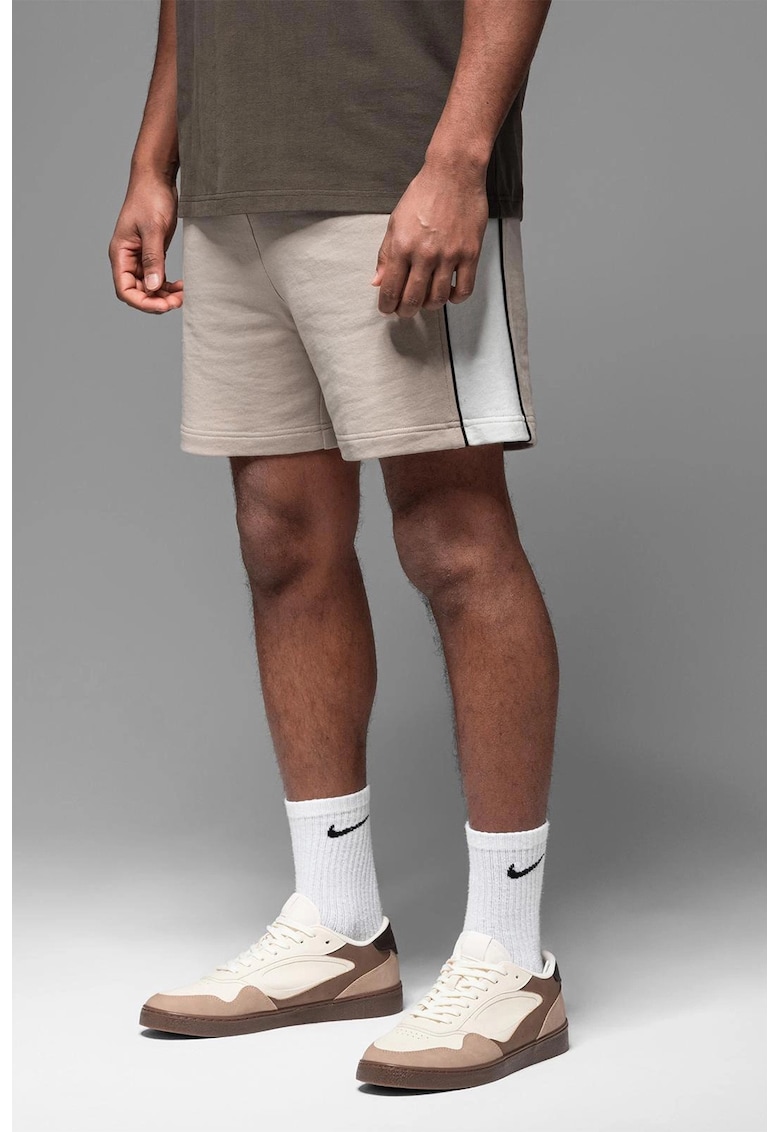 Pantaloni scurti relaxed fit cu buzunare laterale - Bej