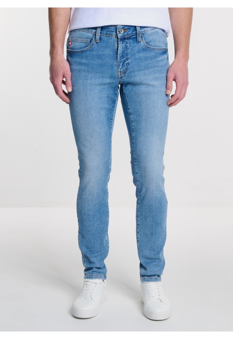 Oferte la Blugi barbati  DERIC 238 - albastru deschis - denim elastic - croiala moderna - talie joasa