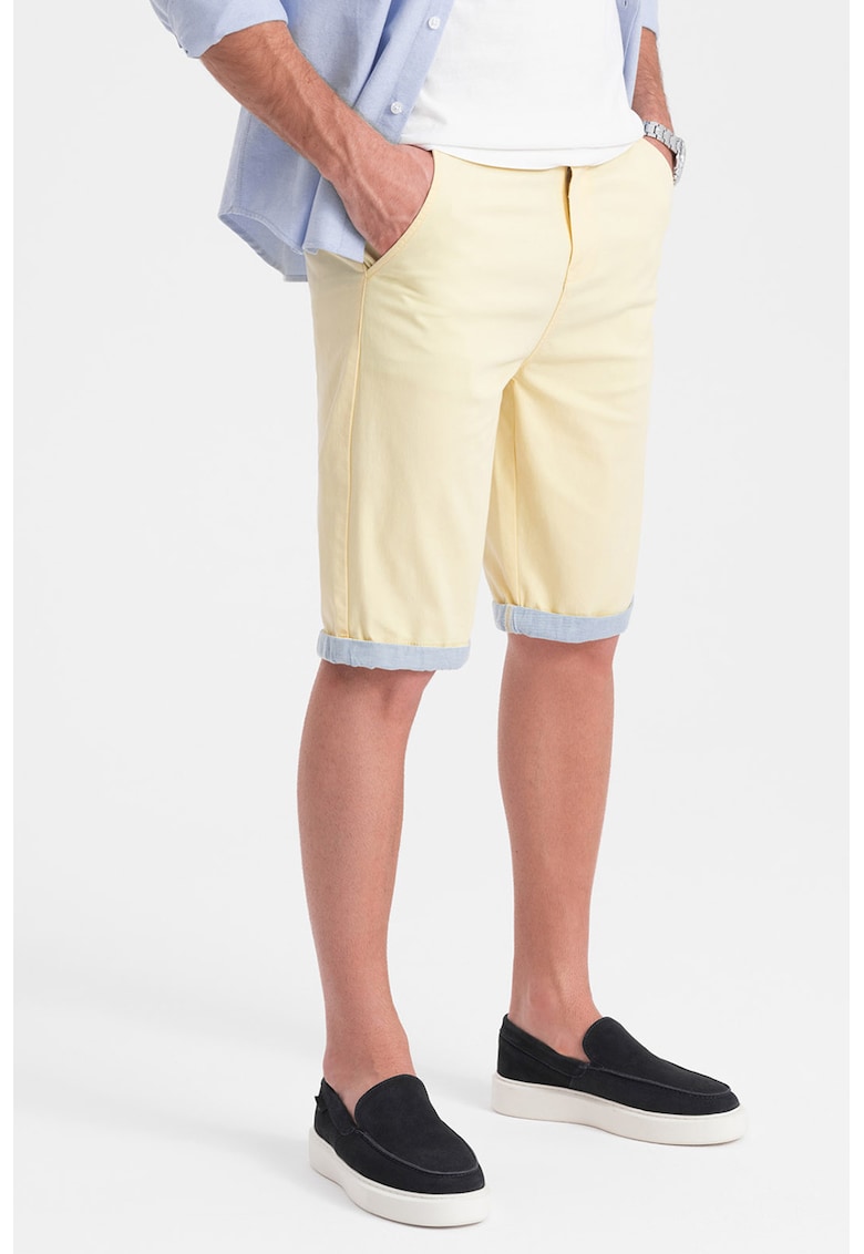 Oferte la Pantaloni chino scurti cu terminatie contrastanta - Galben pal