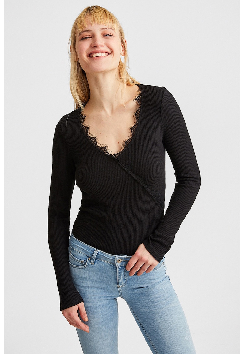 Oferte la Bluza slim fit striata cu detalii de dantela - Negru