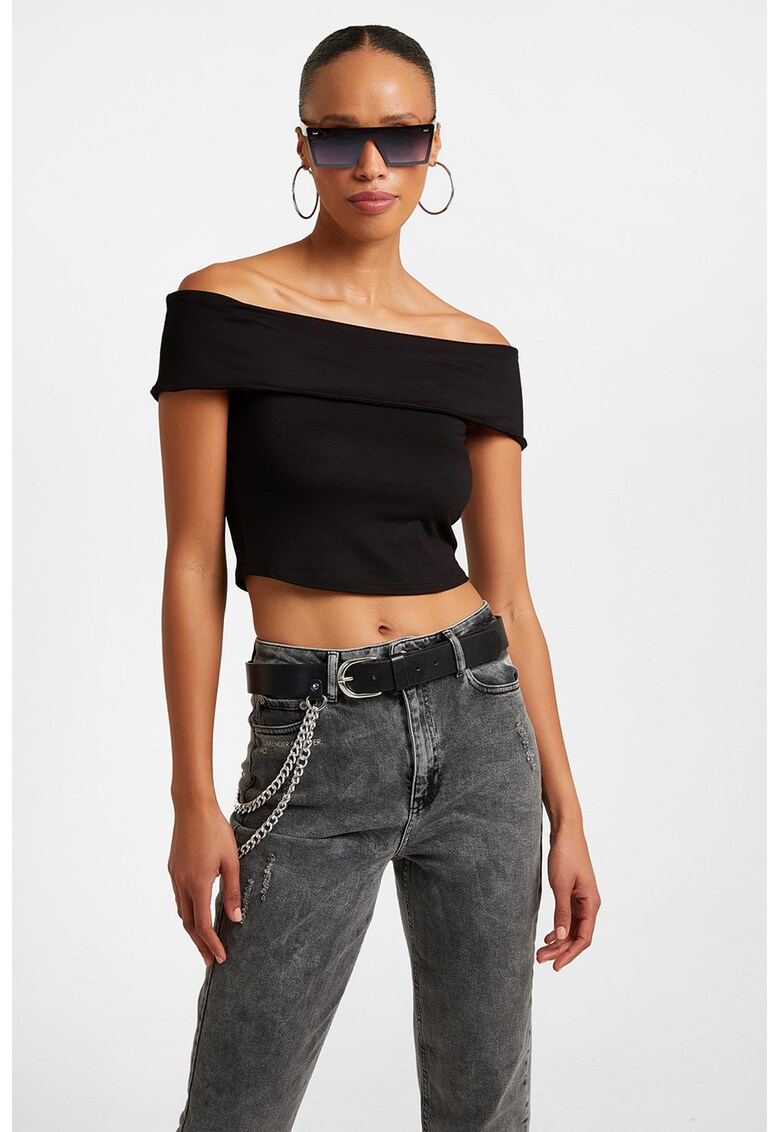Oferte la Tricou crop cu decolteu pe umeri - Negru
