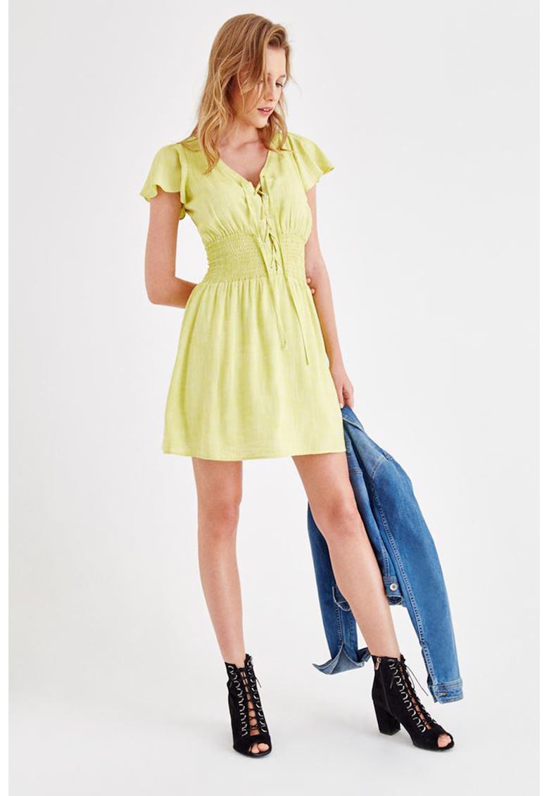 Oferte la Rochie mini cu decupaje pe umeri - Galben pai