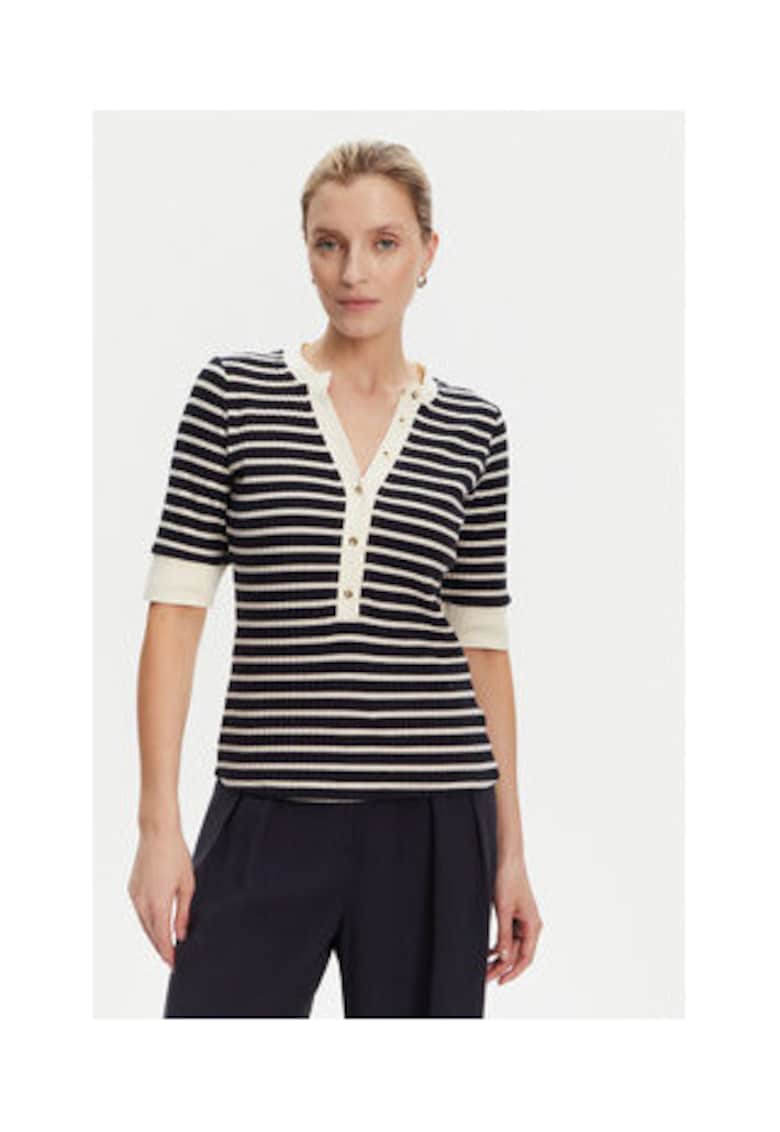 Oferte la Pulover cu maneca medie si model cu dungi