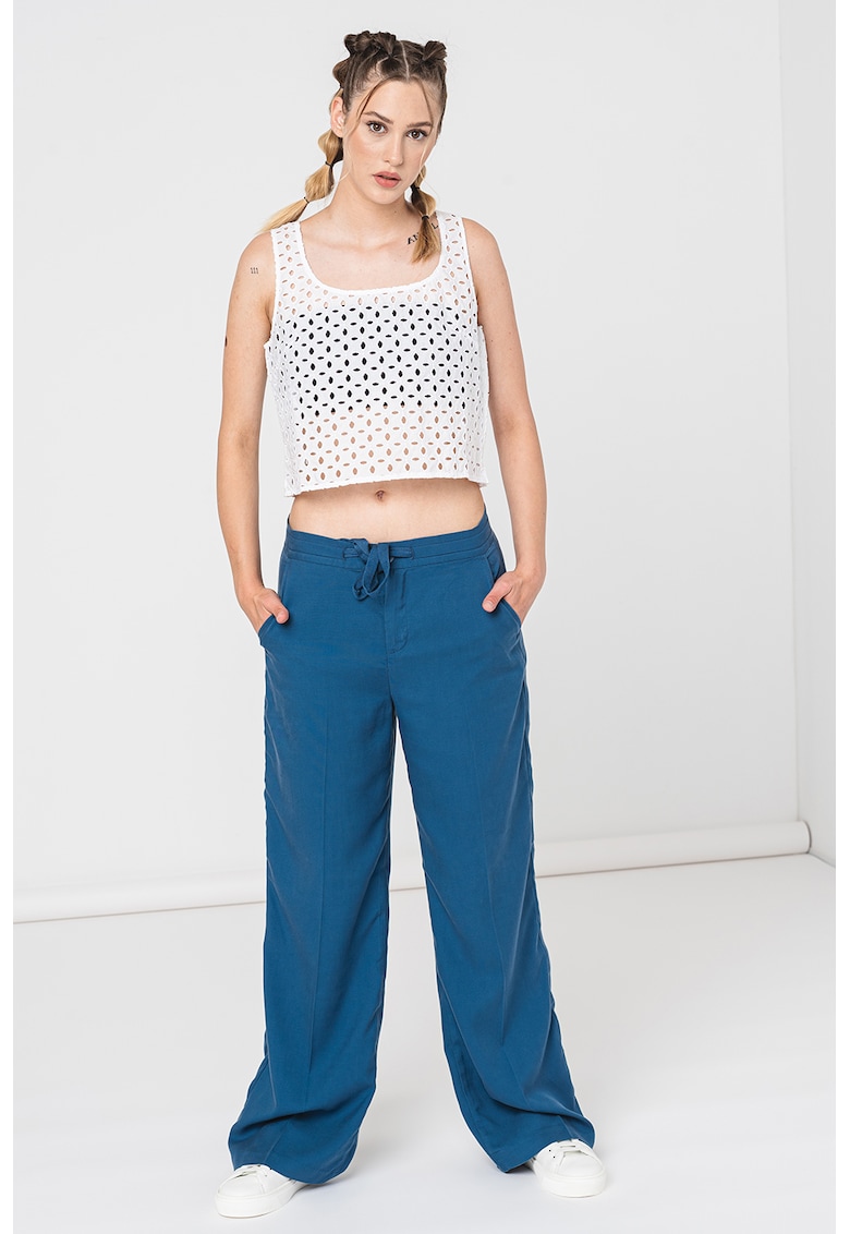 Oferte la Top crop cu perforatii - Alb