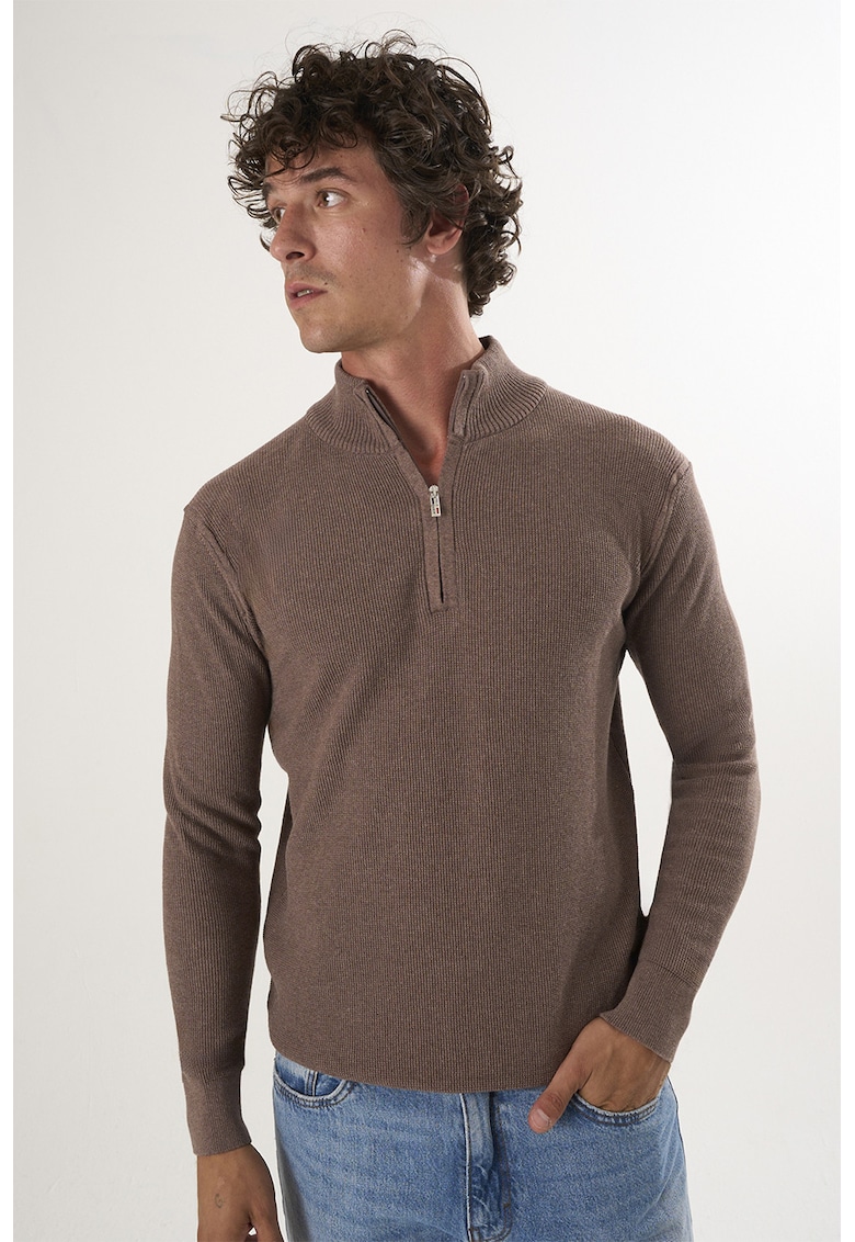 Oferte la Pulover slim-fit cu fenta cu fermoar - Maro