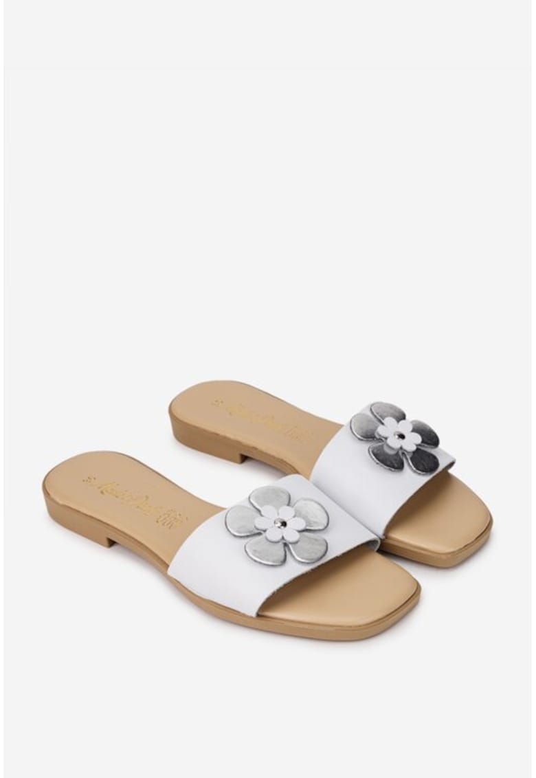 Oferte la Papuci dama albi din piele naturala cu ornament