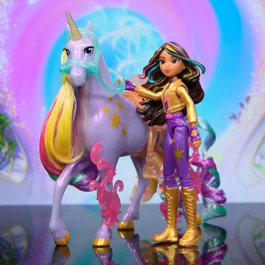 Oferte la Spin Master Unicorn Academy - Sophia and Unicorn Wildstar, action figure with real mane and tail and brush