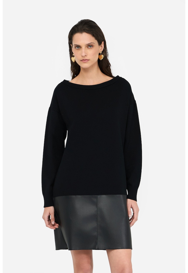 Oferte la Rochie cu maneci lungi si decolteu barcuta - Negru