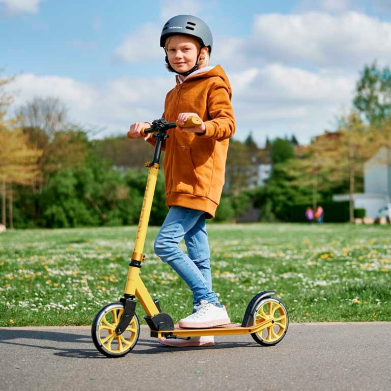 Oferte la Jucarie Scooter Up 200 yellow