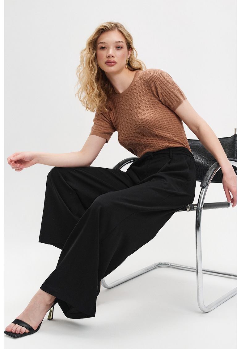Oferte la Pantaloni drepti cu talie medie - Negru