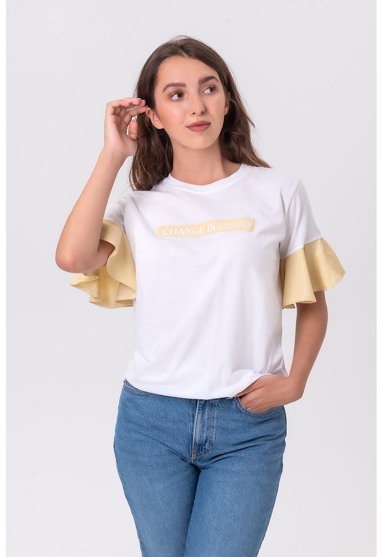 Oferte la Tricou cu aplicatii text si maneci cu volane - Alb/Portocaliu pal