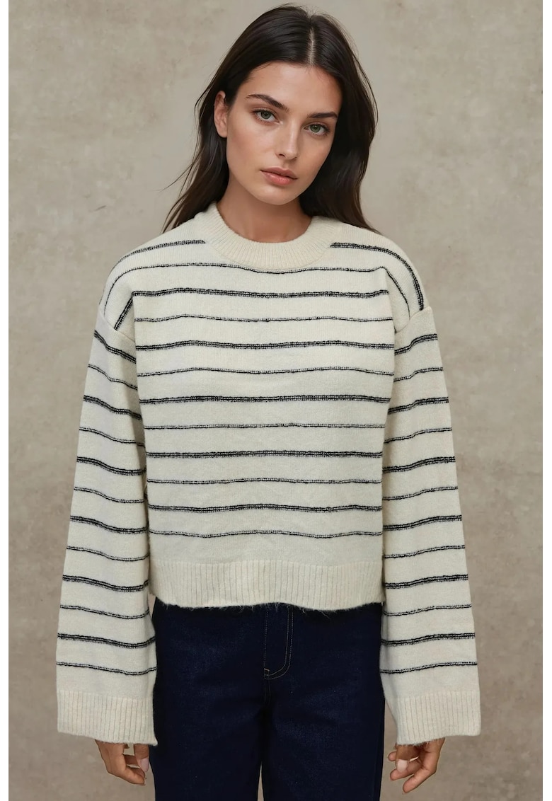 Oferte la Pulover dama  cu guler rotund - dungi - alb negru - tricot