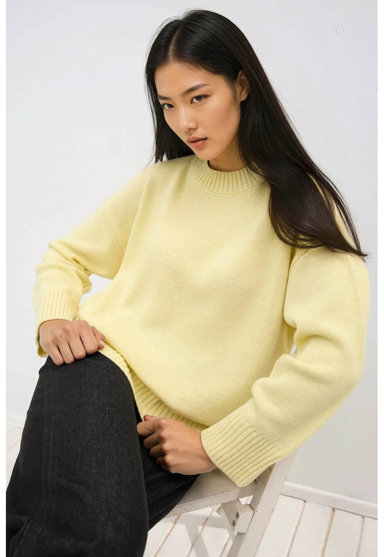 Oferte la Pulover dama  guler rotund - confortabil - galben - tricot
