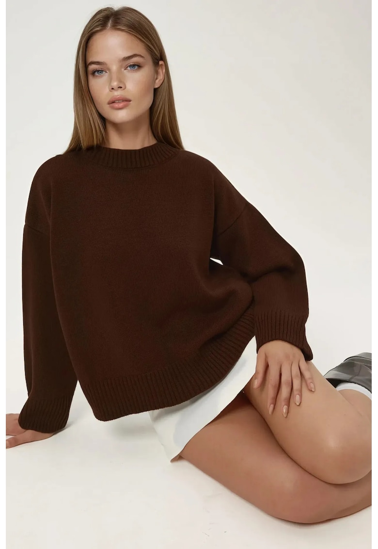 Oferte la Pulover de dama  guler rotund - confortabil - maro - tricot