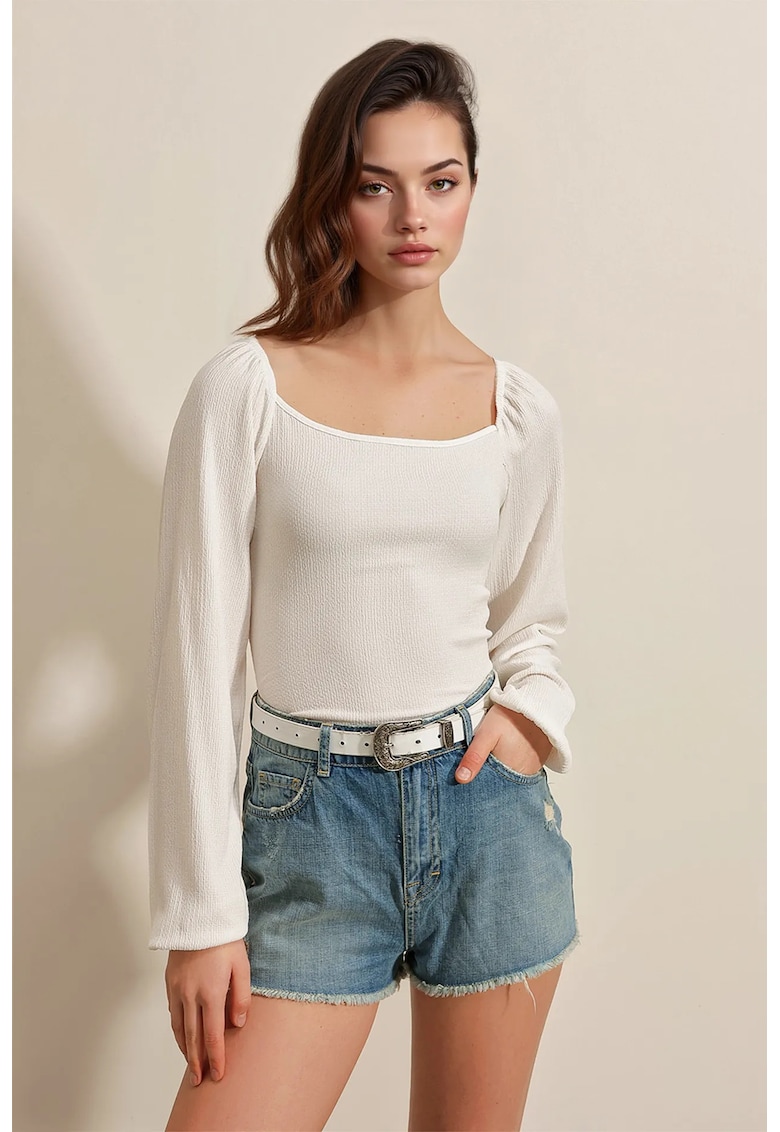 Oferte la Bluza dama - HiCCUP - mulata - poliester/lycra - cu decolteu patrat - detalii cu volane - alb