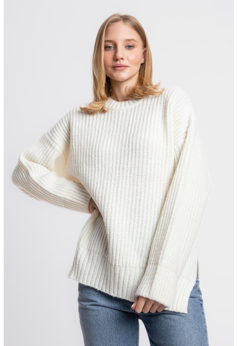 Oferte la Pulover  casual - tricot - cu guler rotund - alb
