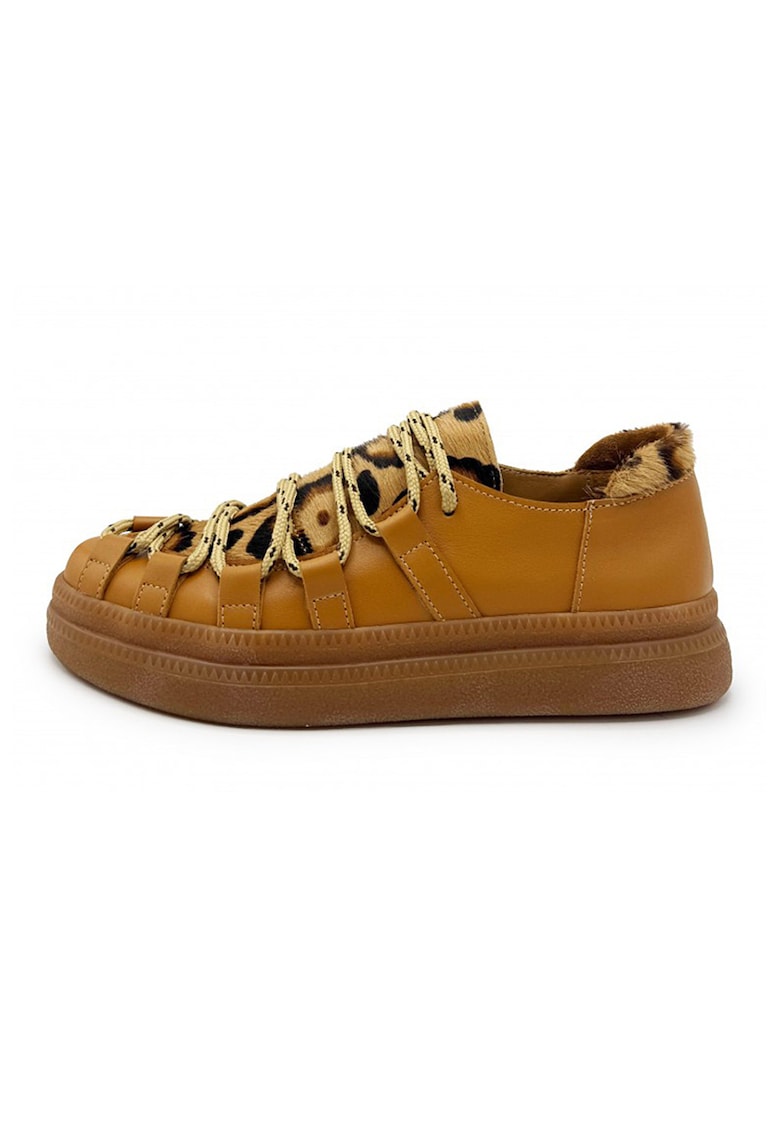 Oferte la Pantofi din piele cu garnituri din piele cu par scurt si imprimeu - Caramel