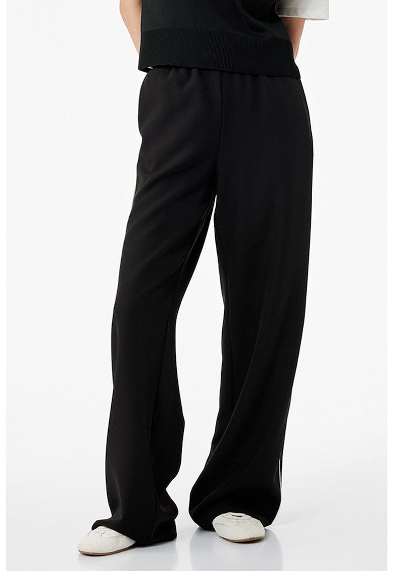 Oferte la Pantaloni relaxed fit cu dungi - Negru