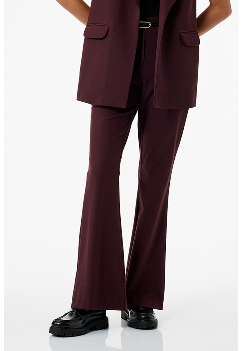 Oferte la Pantaloni eleganti evazati cu o curea - Visiniu