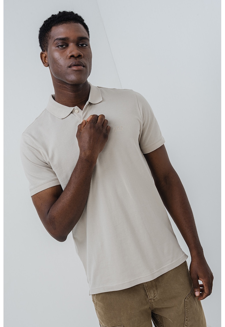 Oferte la Tricou polo cu logo discret - Maro nisip
