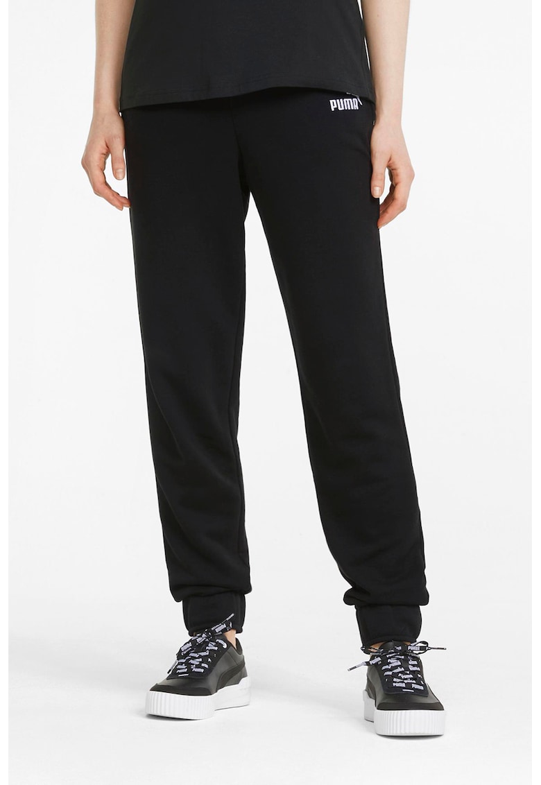 Oferte la Pantaloni de trening regular fit cu buzunare laterale Essentials+ - Negru