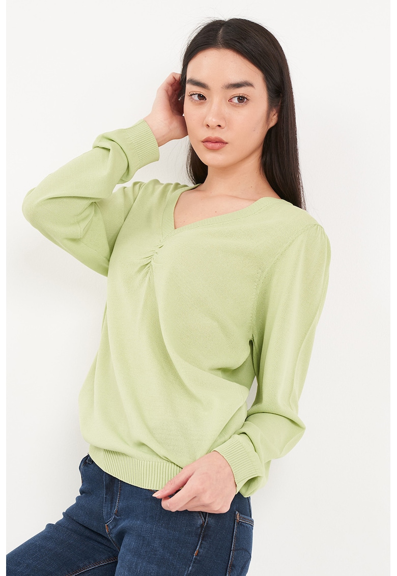 Oferte la Pulover tricotat fin cu decolteu in V - Verde pal