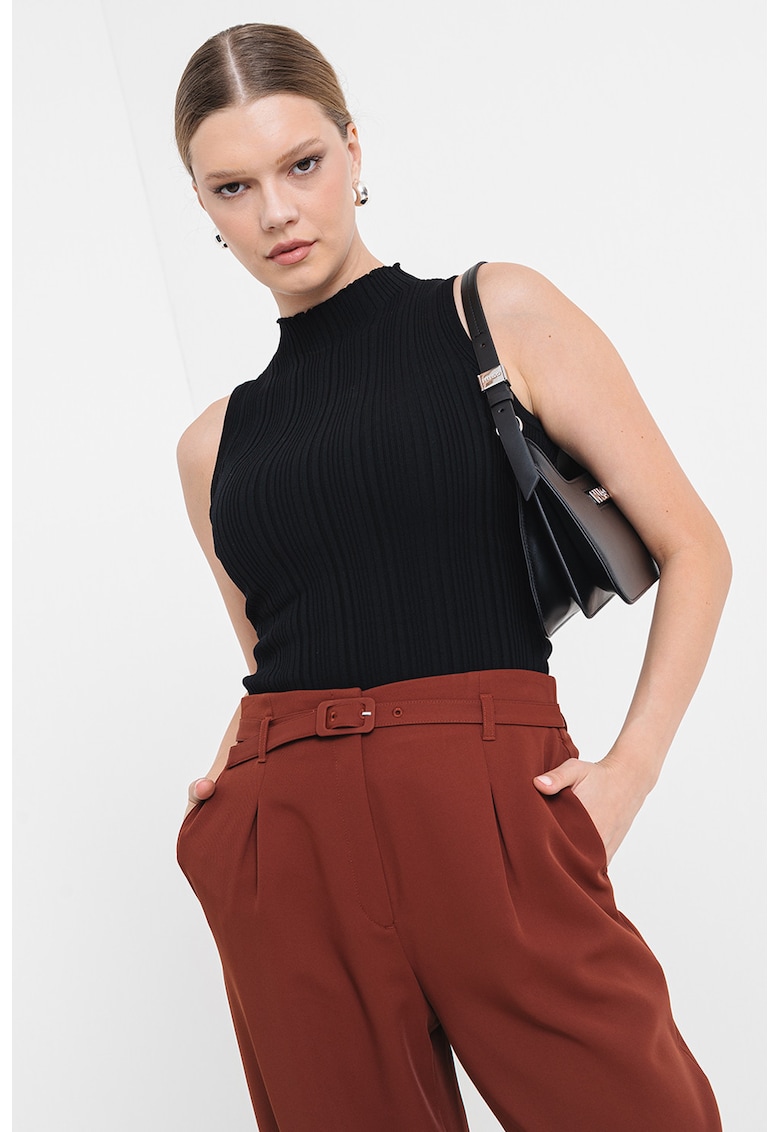 Top elastic din tricot cu guler scurt - Negru