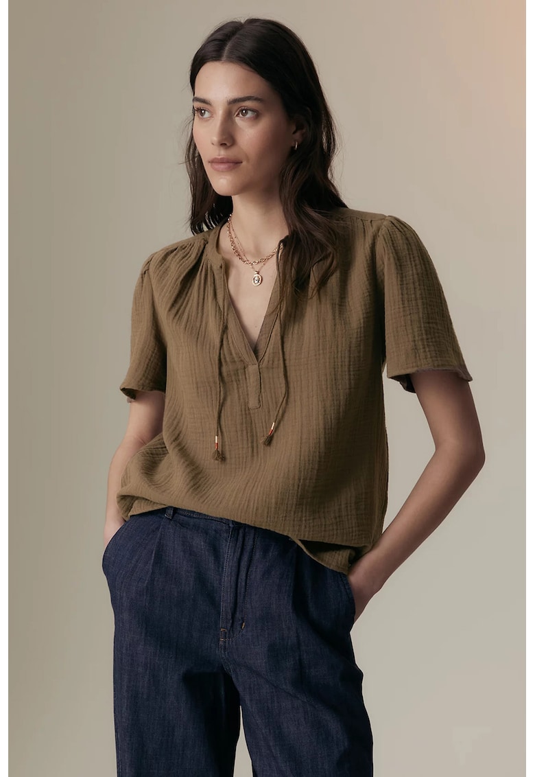 Oferte la Bluza cu decolteu in V si detalii cu fronseuri - Maro
