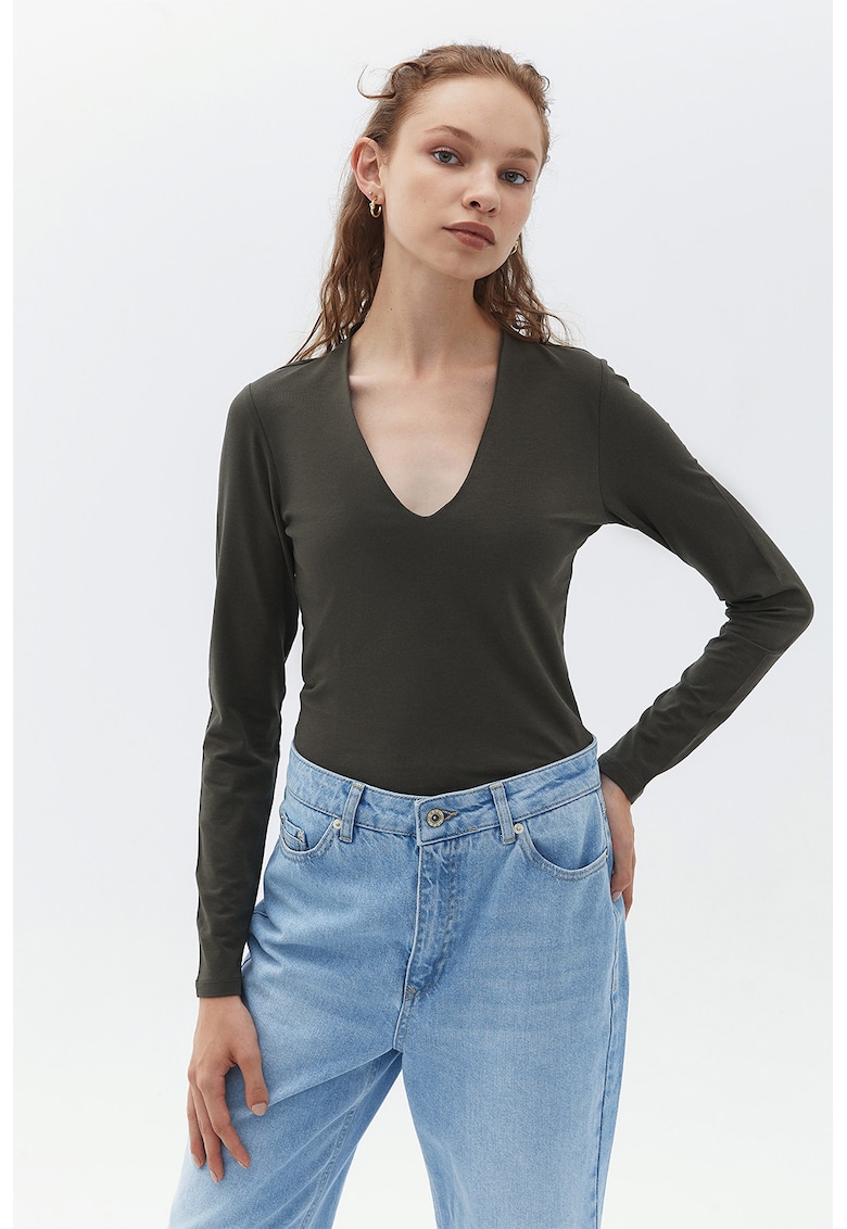 Oferte la Bluza slim fit cu decolteu in U - Kaki inchis