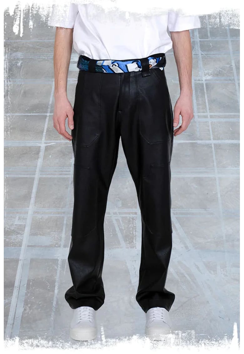 Oferte la  -Pantaloni ușor largi din imitație de piele - Negru
