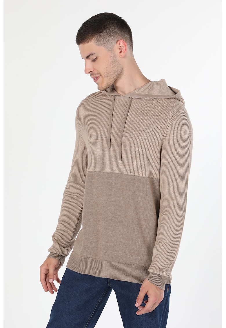 Oferte la Pulover cu model cu doua tonuri si gluga - Maro deschis