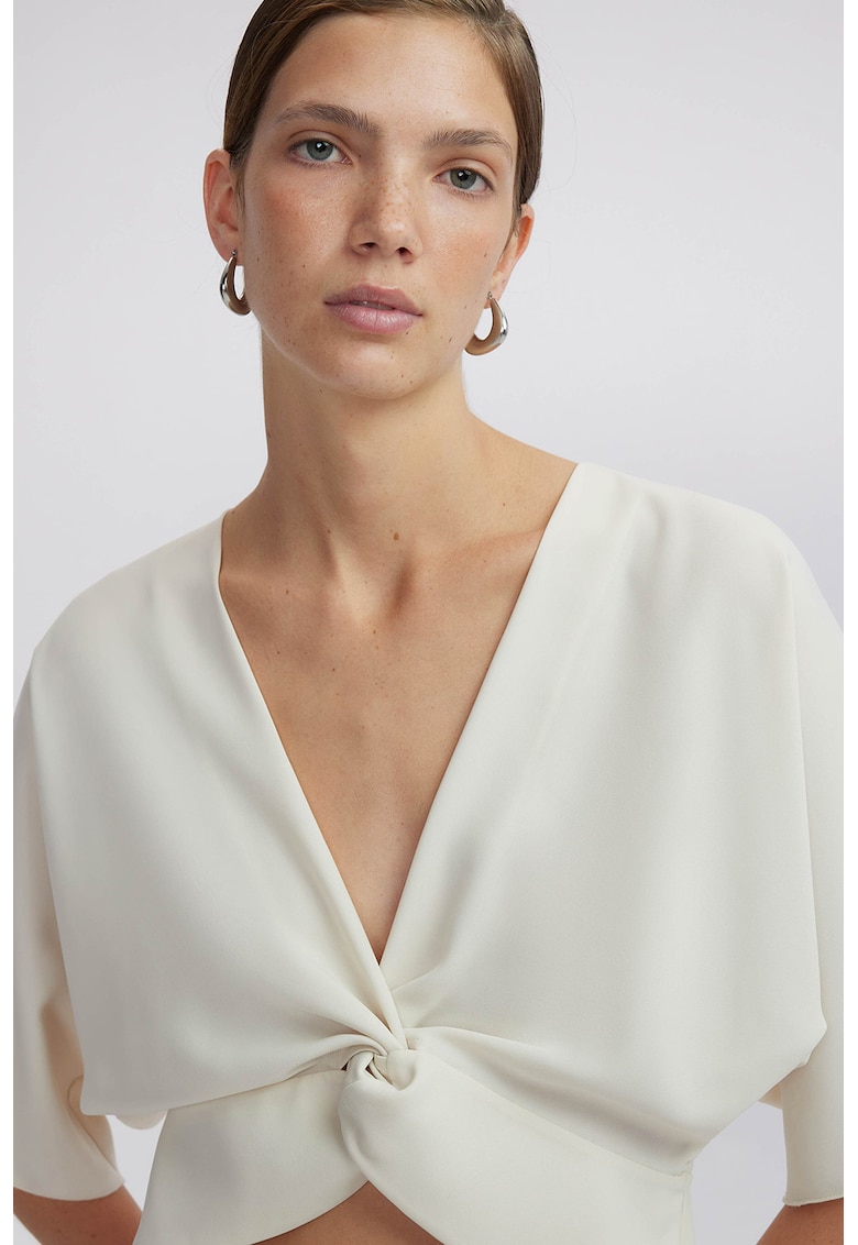 Oferte la Bluza crop cu decolteu in V - Alb