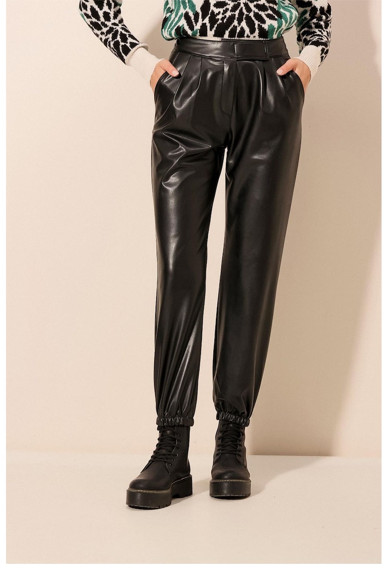 Oferte la Pantaloni jogger - HiCCUP - Baggy Fit - talie elastica - negru - piele ecologica
